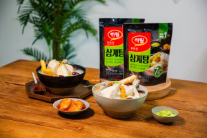 하림의 MZ 마케터들이 ‘바질 삼계탕’, ‘불닭 삼계탕’, ‘카레 삼계탕’ 등 ‘하림 삼계탕’을 활용한 다양한 ‘꿀조합’을 소개했다