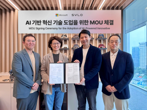 왼쪽부터 한국마이크로소프트 안재훈 게임고객사업부 팀장, 민주홍 게이밍 및 엔터프라이즈 글로벌 사업부문장과 사일로 오민환 대표, 김선행 대표