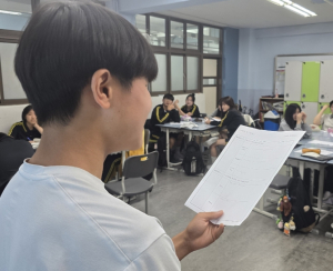 금융경제교육 중 용돈관리 계획을 발표하는 청소년