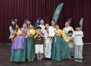 단미국악엔터테인먼트의 정민진 대표가 말레이시아 Dwi Emas International School의 ‘Student Cultural Exposure Programme 2025’에서 한국 문화를 알리는 공연을 선보였다
