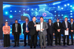 하이라 홀딩스(Hyra Holdings)와 하이라 네트워크(Hyra Network)의 설립자이자 회장인 존 트랜(John Tran)이 ‘2025년 글로벌 AI 서밋’에서 의장상(Chairman’s Award)을 수상하는 영예를 안았다