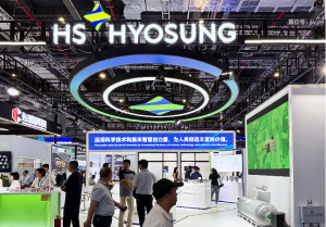 중국 상하이에서 진행되고 있는 ‘CCE 2025’에 참가한 HS효성첨단소재 부스 전경