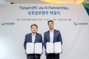 현대건설 플랜트사업본부 류성안 본부장(왼쪽)과 헥사곤 에셋 라이프사이클 인텔리전스 아시아 태평양(APAC) 지역 총괄 Fabio Yada 사장