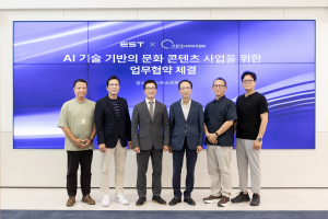이스트소프트 정상원 대표(가운데좌)와 나라지식정보 손영호 대표(가운데우) 외 양사 주요 관계자들이 업무협약 체결 후 기념촬영을 하고 있다(제공=이스트소프트)