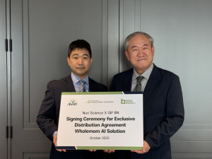 Signing ceremony for the exclusive distribution agreement of the Wholemom artificial insemination solution between NURI SCIENCE and Buenos Negocios (O...