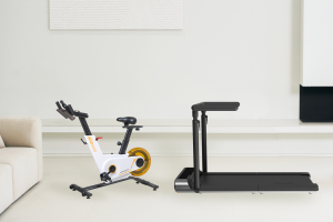 킹스미스 자가발전 스피닝 실내자전거 ‘PB08S’(왼쪽), 킹스미스 접이식 런닝머신 ‘R3 Hybrid+’