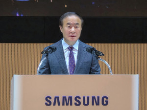 전영현 대표이사 부회장이 10월 31일 삼성전자 수원 디지털시티에서 열린 삼성전자 창립 56주년 기념식에서 기념사를 전하고 있다