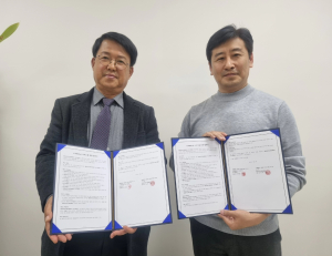 왼쪽부터 재한외국인고용진흥원 김양권 대표, 스타일82 김뿌리 이사