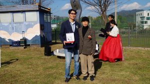 북한강문학제에서 제22회 풀잎문학상 본상 수상하는 이보희 시인