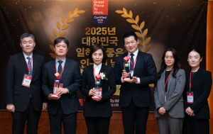 메리어트 인터내셔널이 GPTW ‘2025 한국에서 가장 일하기 좋은 기업’ 인증 및 특별상 3개 부문에서 수상했다. 왼쪽부터 메리어트 인터내셔널 코트야드 메리어트 보타닉파크 김병석 인사부장, 신봉권 인사상무이사, 코트야드 메리어트 수원 송영주 총지배인, AC 호텔 바이 메리어트 금정 황현 대리, 손정화 코트야드 타임스퀘어 인사팀장, 박성은 메리어트 이그제큐티브 아파트먼트 인사팀장