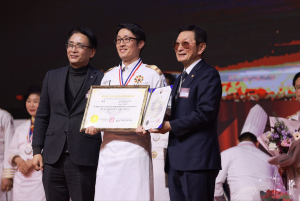 삼성제분이 ‘2025 한식 문화 세계화 대축제’ 시상식에서 최우수상(식품의약품안전처장상)을 수상했다. 지난해 대상(농림축산식품부 장관상) 수상에 이은 2년 연속 수상이다