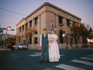 대구근대역사관 앞 촬칵. 베트남 신혼부부