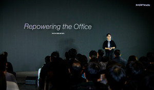 퍼플식스 스튜디오가 지난 5일 정동 1928 아트센터에서 개최한 ‘2025 오피스 세미나’에서 퍼플식스 스튜디오 이영준 총괄이 개회사를 하고 있다