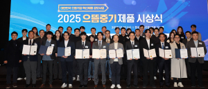 중소기업의 우수 제품을 발굴해 시상하는 ‘2025 으뜸중기제품 시상식’이 10일 서울 중림동 한국경제신문사에서 열렸다. 이날 행사에서 리빌더AI가 ‘VRING:ON’ 서비스로 중소벤처기업진흥공단 이사장상을 수상했다