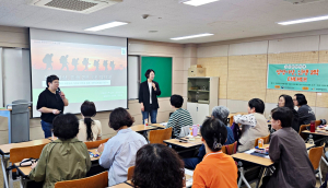 금천구립시흥도서관에서 진행한 중장년 인문 프로그램 전경
