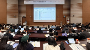 더존비즈온이 전국 주요 도시에서 ‘ONE AI로 원(願)하는 답(答)을 찾다’를 주제로 2025년 귀속 연말정산 집중 교육을 시작한 가운데, 수원 차세대융합기술연구소에서 Amaranth 10 사용 고객사를 대상으로 교육이 진행되고 있다