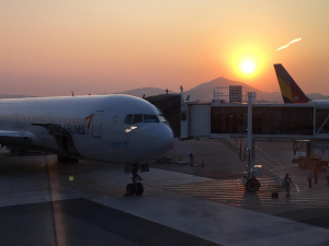 해질 무렵 김포공항 모습(이미지 출처: Wikimedia Commons/CCL)