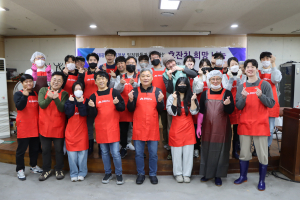 태광네트웍정보 임직원들이 경로무료급식소 ‘따뜻한 밥상’에서 봉사활동을 했다