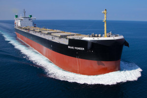 Built by Tsuneishi Shipbuilding Co., Ltd. and owned by Mitsui & Co. Ltd., Brave Pioneer is equipped to operate on both conventional marine fuels and green methanol, a lower-carbon alternative.