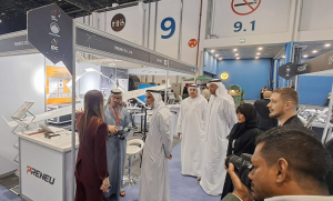 ‘UMEX 2026’ 프리뉴 부스에서 프리뉴 관계자가 글로벌 바이어들을 대상으로 기술 소개 및 사업 상담을 진행하고 있다