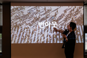 마음건강 강연을 진행하고 있는 장재열 작가