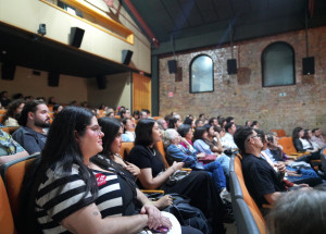 영화제를 관람하는 관객들