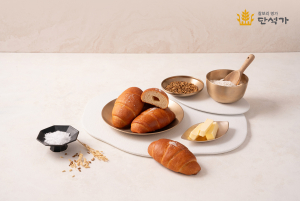 밀가루를 쓰지 않아 글루텐 함량을 낮춘 단석가 ‘찰보리소금빵’