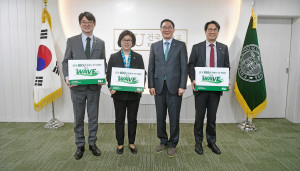 쪽부터 이영범 대외부총장, 곽진영 교학부총장, 원종필 총장, 최영근 글로컬캠퍼스 부총장