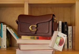 코치 태비백과 ‘혼모노’ 북참(출처: Coach)