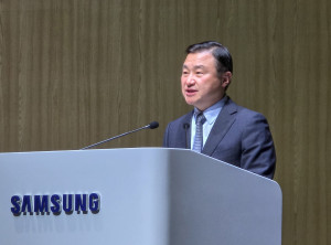 삼성전자가 18일 경기도 수원시 수원컨벤션센터에서 주주, 기관투자자, 경영진이 참석한 가운데 제57기 정기 주주총회를 개최했다. 삼성전자는 주주총회에서 사업 전략을 공유하고 주주와의 대화 시간을 가졌다