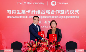The LYCRA Company announced a strategic partnership with Texhong International Group for renewable LYCRA® fiber. Pictured at the signing ceremony held in Shanghai (left to right): Jason Wang, Vice President, Asia, The LYCRA Company, and Zhou Xia, Chief Operating Officer of Texhong International Group.