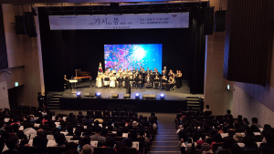 ‘제5회 동구 장애인의 날 기념행사’에서 한마음합창단이 공연을 하고 있다