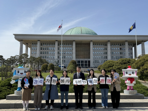 한국자원봉사센터협회가 ‘자원봉사기본법’ 개정안의 국회 본회의 최종 통과에 대해 전국 246개 자원봉사센터와 함께 깊은 환영의 뜻을 밝혔다