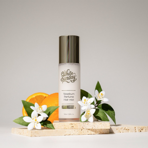 화이트선데이 ‘노세범 퍼퓸 헤어미스트(골드 네롤리)’는 안개 분사 방식으로 파우더 뭉침 없이 두피 유수분 밸런스를 유지하며, 전문 조향사의 골드 네롤리 향으로 헤어 퍼퓸까지 구현한 멀티 헤어케어 제품이다