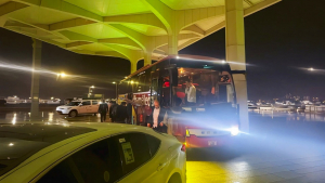 중동 지역 대피 지원 과정에서 이동 차량을 통해 인원을 이송하는 자료 사진(제공=인터내셔날SOS)