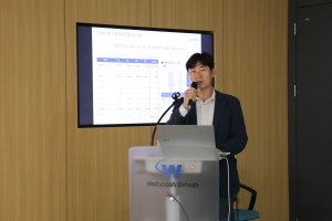 쿠콘이 ‘2026년 1분기 정례 IR’에서 경영 실적과 하반기 사업 전략을 발표하고 있다