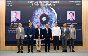 왼쪽부터 송한호 서울대 정밀기계설계공동연구소 부소장, 안성훈 서울대 정밀기계설계공동연구소 소장, 이평세 하버드 의과대학/포스텍 교수, 정진호 과학기술한림원 원장, 김정상 듀크대 교수/아이온큐 창업자, 김영오 서울대학교 공과대학 학장, 김학순 서울대학교 융합기술대학원 교수가 ‘제59회 한림국제심포지엄 및 제2차 SNU Lux Mea Forum’의 성공적인 개최를 기원하며 기념촬영을 진행하고 있다