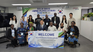서울특별시학교밖청소년지원센터에서 탄자니아 교육 관계자들을 대상으로 학교 밖 청소년 지원정책과 현장 운영 경험을 공유하고 있다