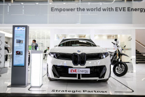 The BMW iX3 displayed at the EVE Energy booth features the company’s 46-series large cylindrical batteries for premium European electric vehicles