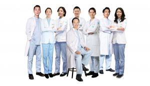 스마일라식, 라섹, ICL(안내렌즈삽입술), 노안수술, 백내장 수술 전문으로 하는 밝은눈안과 잠실 본점 의료진 8인