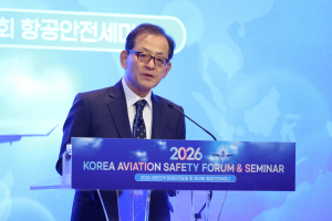 허희영 한국항공대학교 총장이 15일 그랜드 하얏트 인천에서 열린 ‘2026 대한민국 항공안전포럼 및 제31회 항공안전세미나’ 개회식에서 환영사를 하고 있다