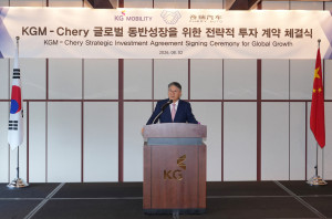 8월 2일 그랜드 하얏트에서 열린 KGM-체리자동차 글로벌 동반성장을 위한 전략적 투자 계약 체결식에서 KGM 곽재선 회장이 인사말을 하고 있다