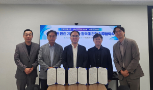 수소 배관 안전 계측 기술 협력을 위한 업무협약을 체결한 후 찍은 기념사진. 사진 가운데 왼쪽부터 덕양에너젠 최해문상무, 캘거리대학교 NMSSS 김성환 교수, 비즈데이터 김태진 대표