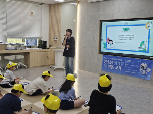 청소년들이 ‘생성형 AI 골든벨’에 참여하고 있다