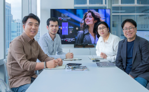 KGNC의 AI 마케팅 시스템 개발팀. 왼쪽부터 신원준 대표, 코밀요노프쇼키자콘 소프트웨어 개발자, 윤수희 빅데이터 분석 연구원, 김동선 센터장(해외마케팅 총괄)