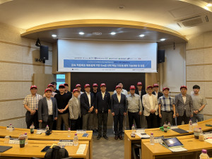 쓰리디팩토리가 울산에서 조선 분야 한·미 국제공동 연구개발 국책사업의 킥오프 회의를 개최하고 사업의 본격적인 출발을 알렸다. 사진은 킥오프 회의 참석자들이 기념사진을 촬영하고 있는 모습(제공=쓰리디팩토리)