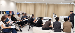지난 12~13일 청주 룩스웰의원에서 열린 ‘대한일차진료학회 MASTER 아카데미’에서 참가자들이 교육을 듣고 있다(제공 : 대한일차진료학회, 룩스웰의원)