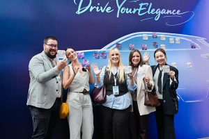 LEPAS는 오는 10월 ‘Together in Elegance’를 주제로 첫 번째 ‘LEPAS Global Elegant Lifestyle Week’를 개최한다. 전 세계 사용자들은 브랜드 공동 창작과 기술 체험에 참여하고 서로의 아이디어를 공유하며 ‘우아함(elegance)’이 지닌 다양한 의미를 함께 탐색하게 된다