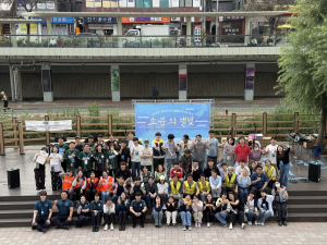‘별빛 축제 - 소문의 별빛’ 참여 청소년들이 단체사진을 촬영하고 있다