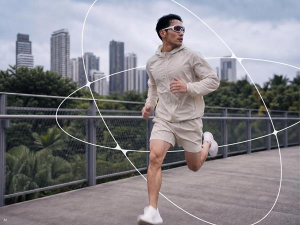 고강도 운동 시 뛰어난 퍼포먼스와 활동 중 쾌적함(Active Comfort)을 제공하도록 설계된 NUSPUN® 라미네이트 소재의 콘셉트 의류를 착용하고 달리는 러너(이미지 출처: Niber Technologies)